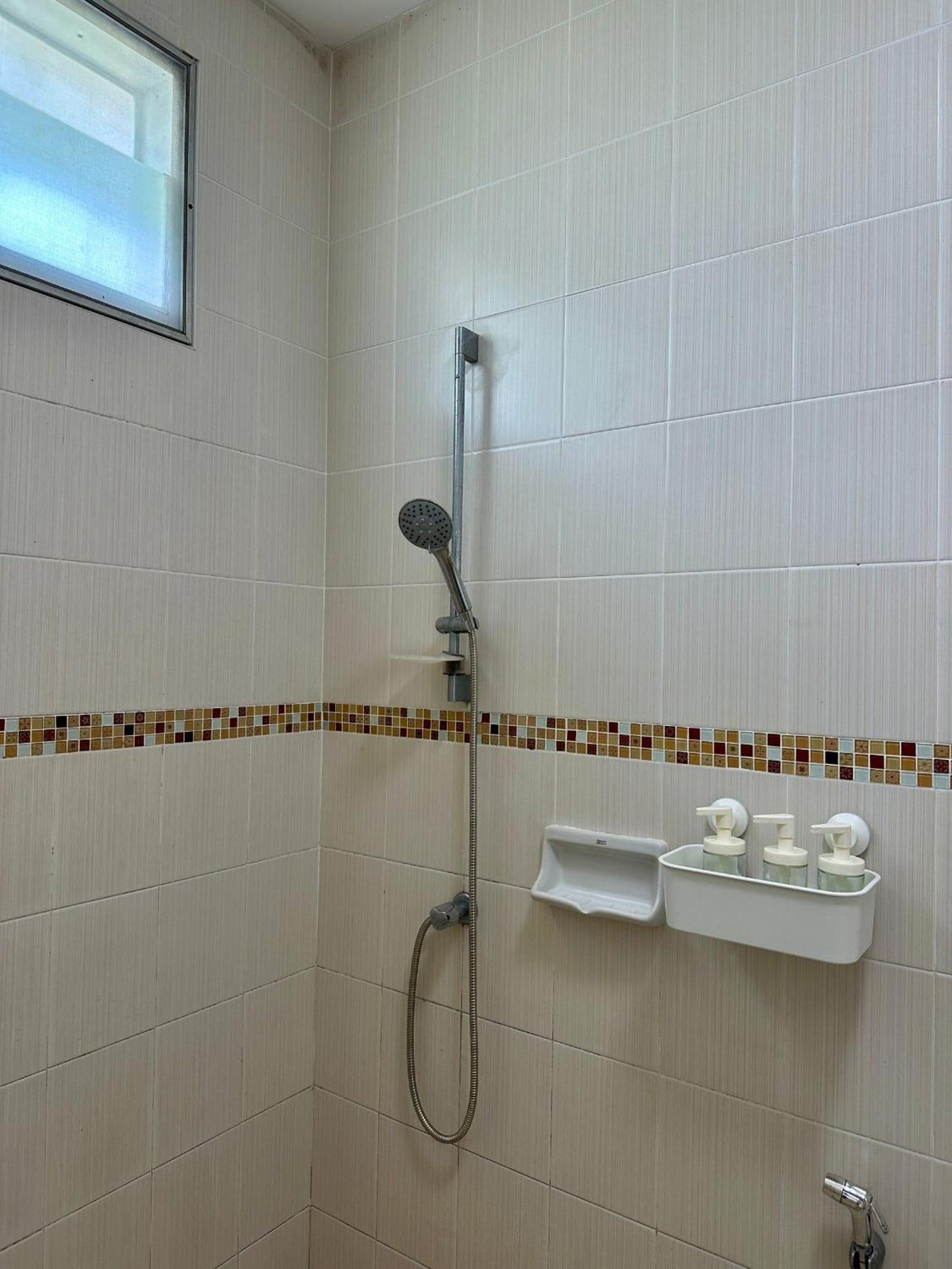 White Haven - Homestay For Ladies, Couple, Family 찬타부리 외부 사진