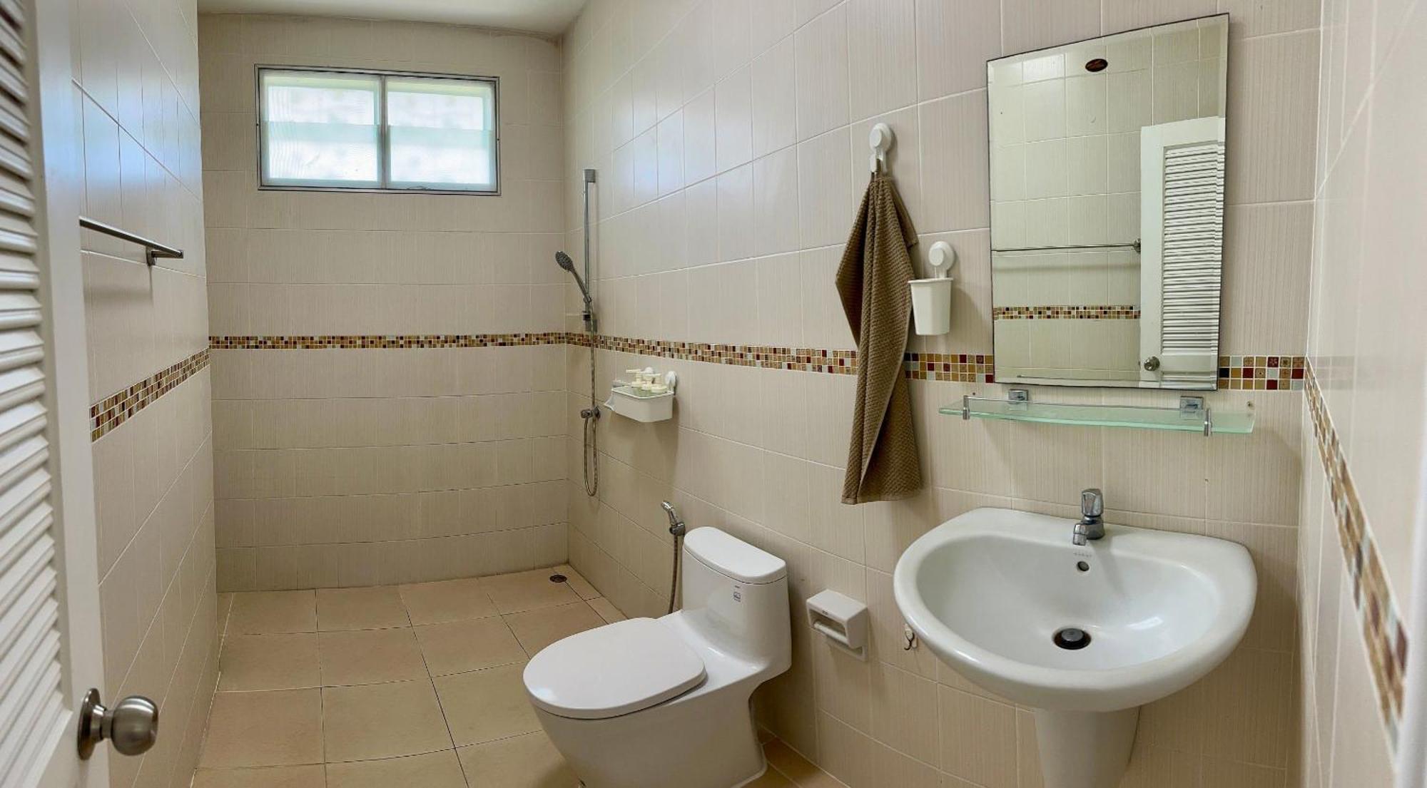 White Haven - Homestay For Ladies, Couple, Family 찬타부리 외부 사진