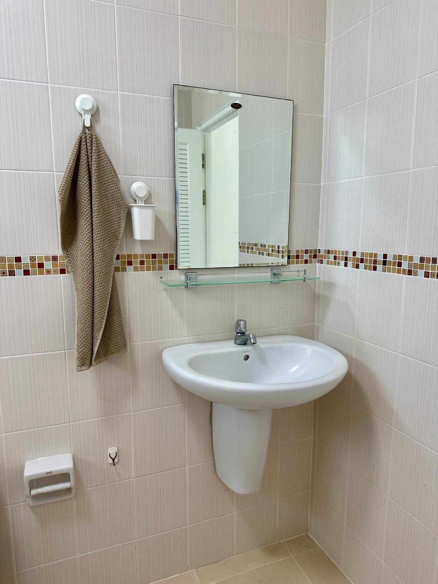 White Haven - Homestay For Ladies, Couple, Family 찬타부리 외부 사진